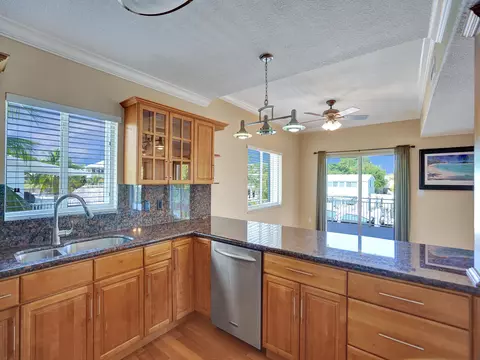 Kitchen - 154 Dubonnet Rd, Tavernier, FL 33070 photo 6 of 7