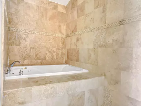 Bath - 154 Dubonnet Rd, Tavernier, FL 33070 photo 4 of 6