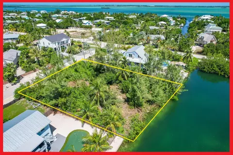 17172 Marlin Dr, Sugarloaf Key, FL 33042