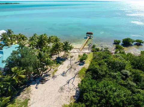 77481 Overseas Hwy, Matecumbe, FL 33036