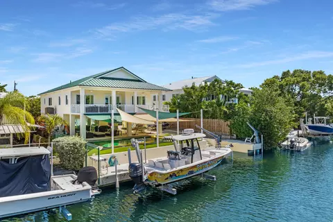 241 Pueblo St, Tavernier, FL 33070
