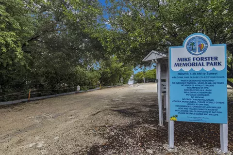 Exterior - 2 Sunset Rd, Key Largo, FL 33037 photo 7 of 9