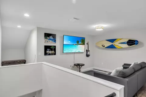 Living - 2 Sunset Rd, Key Largo, FL 33037 photo 4 of 5