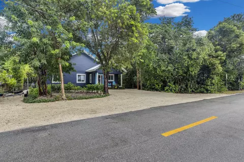 Exterior - 2 Sunset Rd, Key Largo, FL 33037 photo 4 of 9