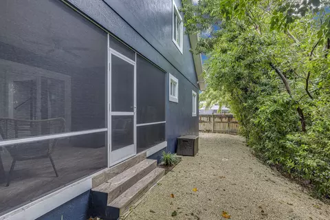Exterior - 2 Sunset Rd, Key Largo, FL 33037 photo 6 of 9