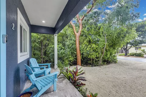 Exterior - 2 Sunset Rd, Key Largo, FL 33037 photo 2 of 9