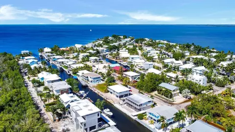 39 N Blackwater Ln, Key Largo, FL 33037