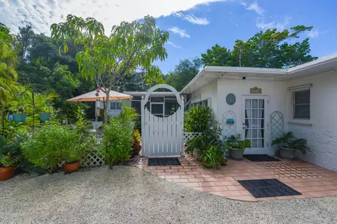 19720 Date Palm Dr, Sugarloaf Key, FL 33042