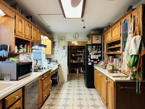 Kitchen - 21082 E 6th Ave, Cudjoe Key, FL 33042 photo 1 of 2