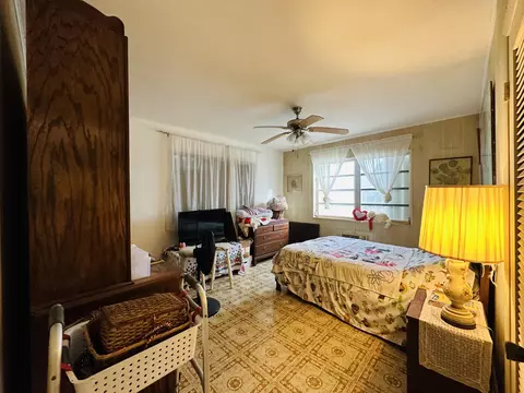 Bedroom - 21082 E 6th Ave, Cudjoe Key, FL 33042 photo 3 of 4
