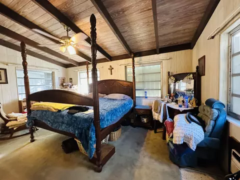 Bedroom - 21082 E 6th Ave, Cudjoe Key, FL 33042 photo 2 of 4