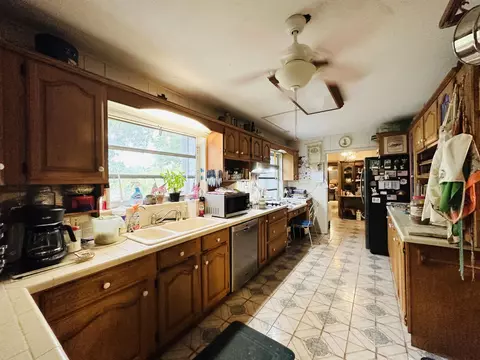 Kitchen - 21082 E 6th Ave, Cudjoe Key, FL 33042 photo 2 of 2