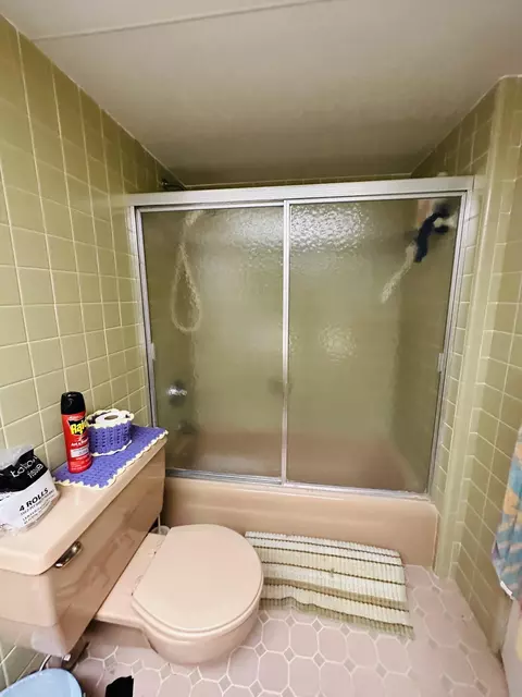Bath - 21082 E 6th Ave, Cudjoe Key, FL 33042 photo 4 of 5