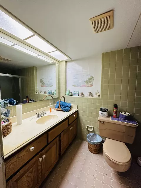 Bath - 21082 E 6th Ave, Cudjoe Key, FL 33042 photo 3 of 5