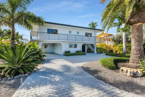 352 E Seaview Dr, Duck Key, FL 33050 photo 3