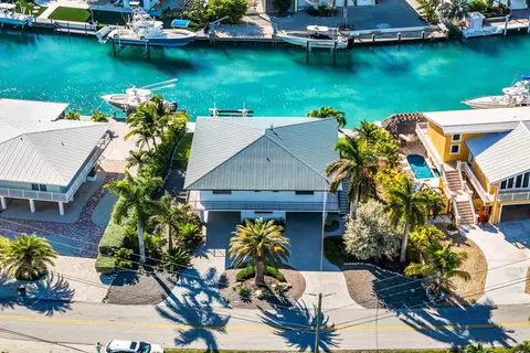 352 E Seaview Dr, Duck Key, FL 33050