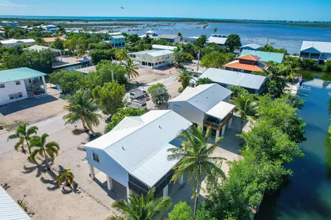 27359 Jamaica Ln, Ramrod Key, FL 33042