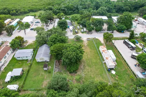 17 Hibiscus Ln, Key Largo, FL 33037