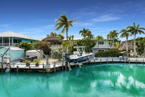 145 Plantation Dr, Tavernier, FL 33070