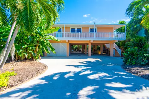 8053 Porpoise Dr, Marathon, FL 33050