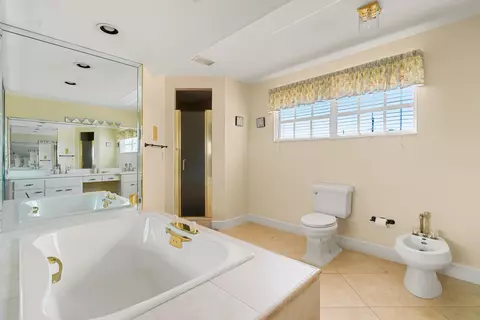 Bath - 239 Atlantic Blvd, Key Largo, FL 33037 photo 4 of 5
