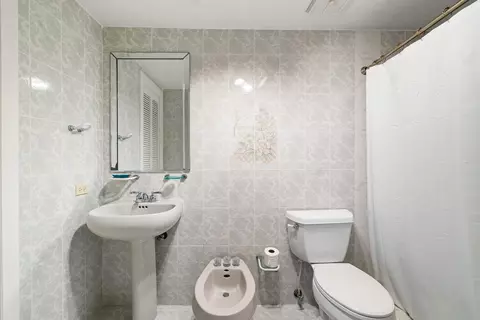 Bath - 239 Atlantic Blvd, Key Largo, FL 33037 photo 2 of 5