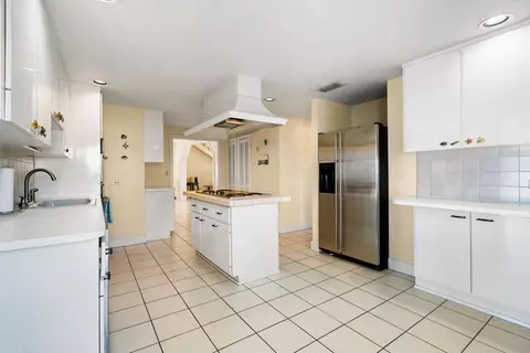 Kitchen - 239 Atlantic Blvd, Key Largo, FL 33037 photo 4 of 5