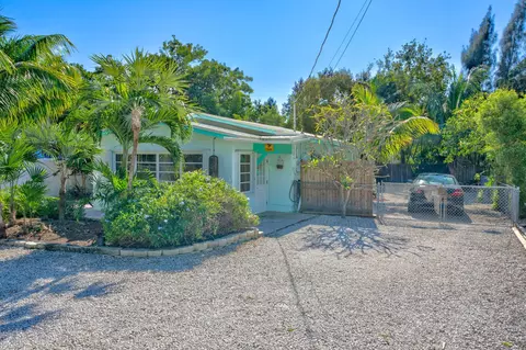 27 Gasparilla Dr, Key Largo, FL 33037