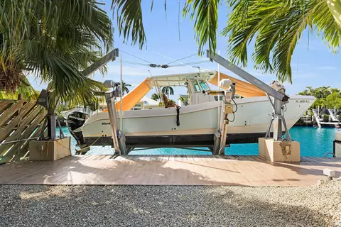 Exterior - 701 12th St #KEY colony, Key Colony Beach, FL 33051 photo 9 of 16
