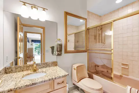Bath - 701 12th St #KEY colony, Key Colony Beach, FL 33051 photo 5 of 6