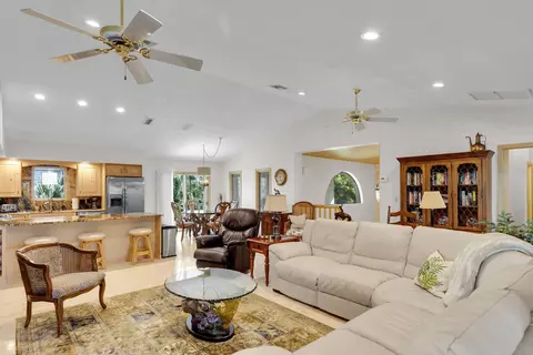 Living - 701 12th St #KEY colony, Key Colony Beach, FL 33051 photo 3 of 3
