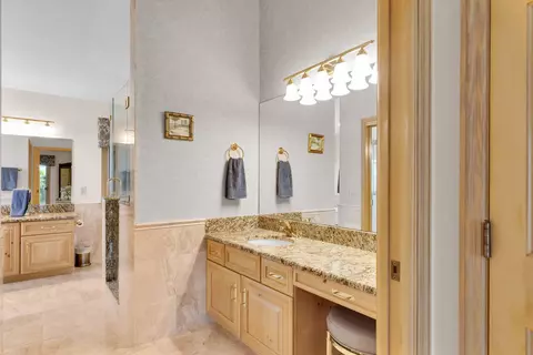 Bath - 701 12th St #KEY colony, Key Colony Beach, FL 33051 photo 1 of 6