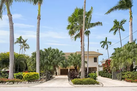 Exterior - 701 12th St #KEY colony, Key Colony Beach, FL 33051 photo 4 of 16
