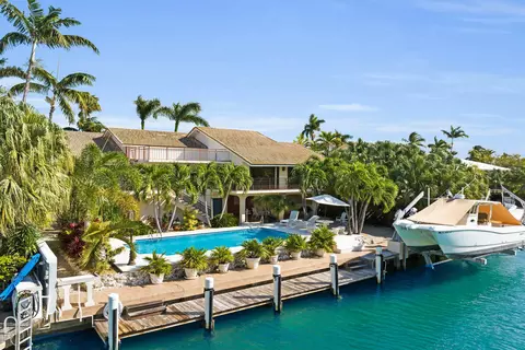 Exterior - 701 12th St #KEY colony, Key Colony Beach, FL 33051 photo 2 of 16