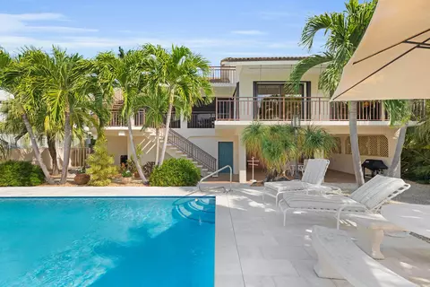 Exterior - 701 12th St #KEY colony, Key Colony Beach, FL 33051 photo 5 of 16