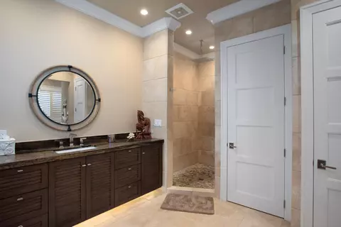 Bath - 126 Mockingbird Ln, Marathon, FL 33050 photo 1 of 4