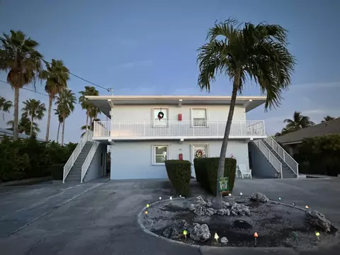 200 8th St #4, Key Colony, FL 33051