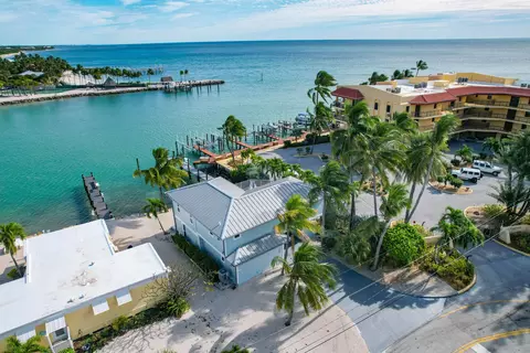 100 1st St, Key Colony, FL 33051