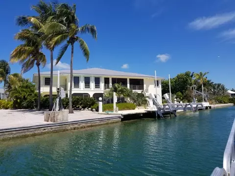 17082 W Starfish Ln, Sugarloaf Key, FL 33042