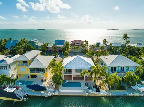 321 E Caribbean Dr, Summerland Key, FL 33042