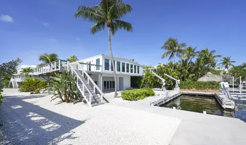 Exterior - 2 North Dr, Key Largo, FL 33037 photo 4 of 11