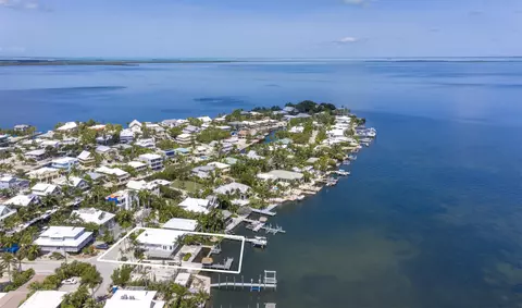 View/Area - 2 North Dr, Key Largo, FL 33037 photo 5 of 11