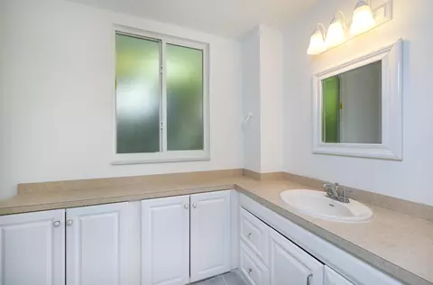 Bath - 2 North Dr, Key Largo, FL 33037 photo 4 of 4