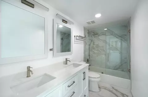 Bath - 2 North Dr, Key Largo, FL 33037 photo 1 of 4