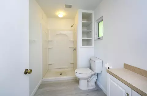 Bath - 2 North Dr, Key Largo, FL 33037 photo 3 of 4