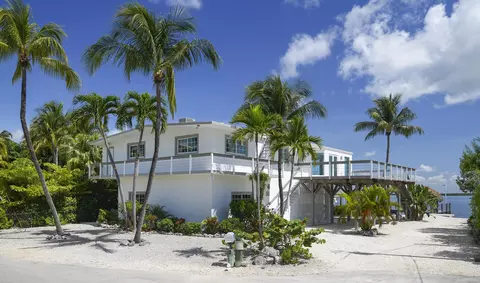 Exterior - 2 North Dr, Key Largo, FL 33037 photo 2 of 11