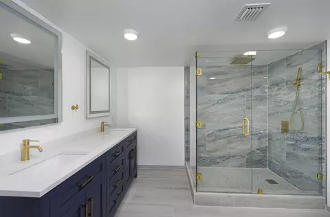 Bath - 2 North Dr, Key Largo, FL 33037 photo 2 of 4