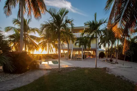 3 Kings Cove Rd, Little Torch Key, FL 33042