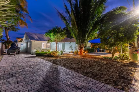 114 1st St, Key Largo, FL 33037