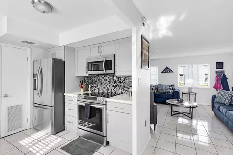 40 High Point Rd #E102, Plantation Key, FL 33070 photo 2